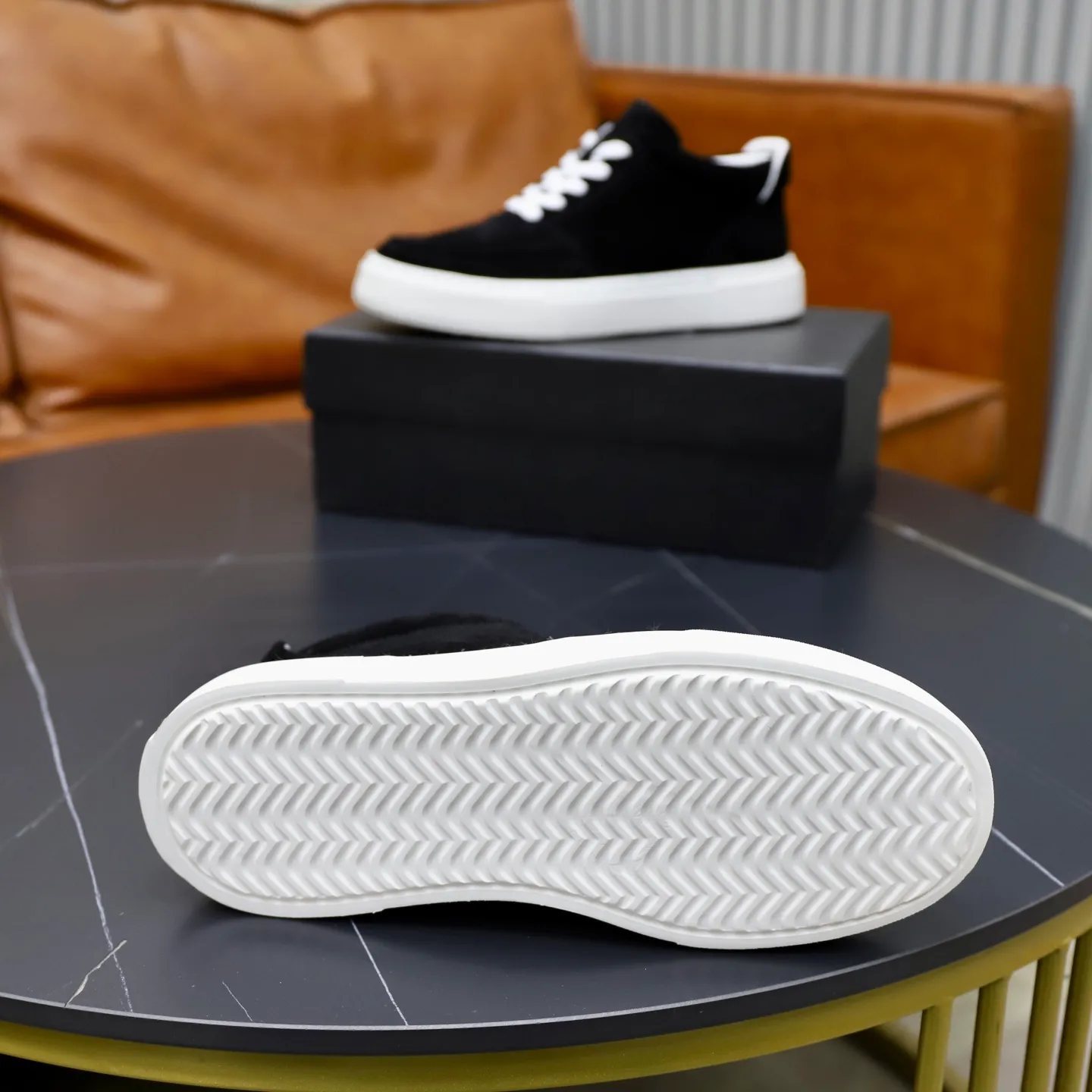 Ex-factory price: 460💰🙅‍♂️🙅‍♂️🙅‍♂️ Brand: PRADA Standard code: 38–44 (45 can be customized) Grade: Same as the official website Material: Original cowhide fabric Comfortable pigskin lining Lightweight wear-resistant outsole Style category: Men's fashionable casual shoes and boots Running sneakers Distinguished luxury brand elements Top luxury Color: actual picture color